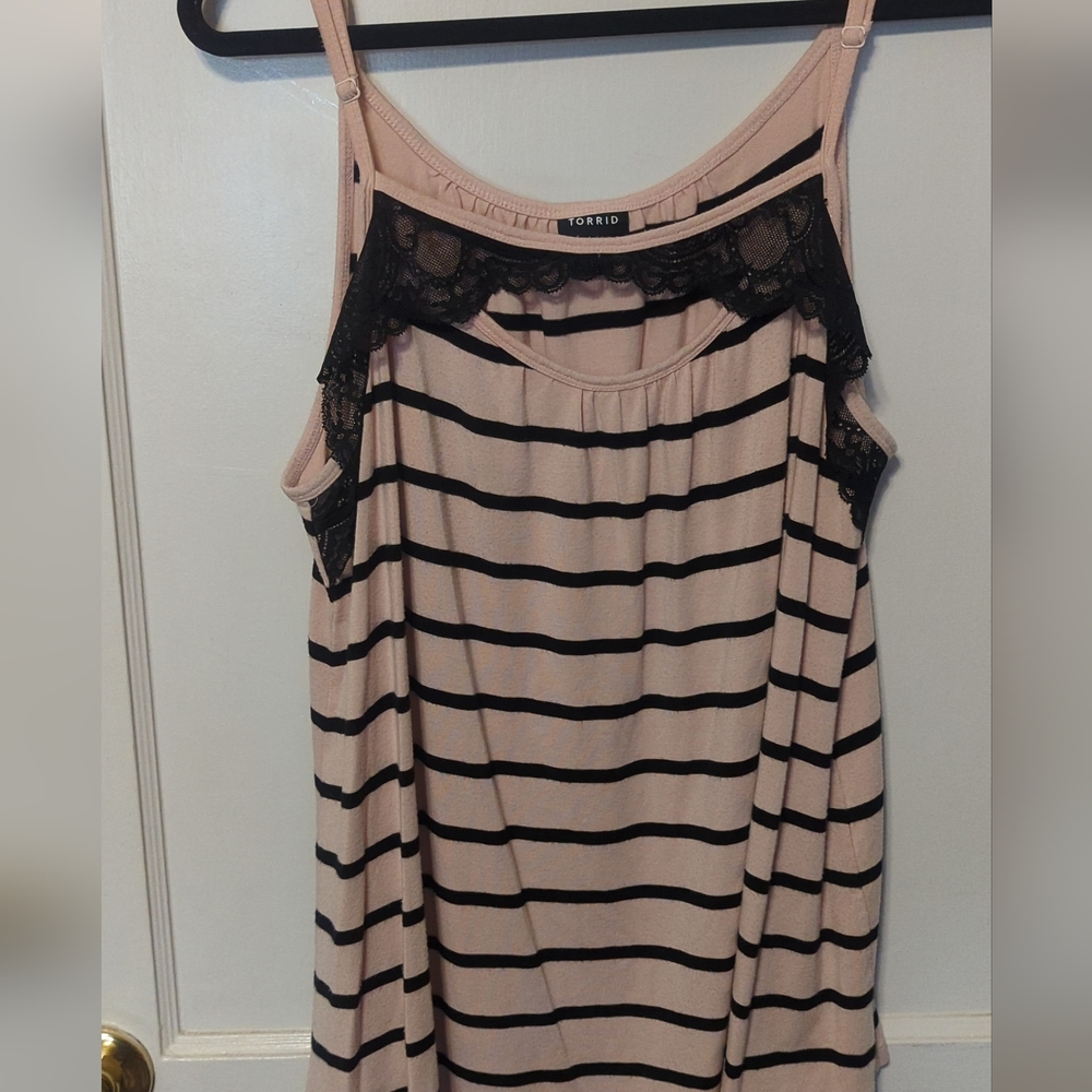 ✨BUNDLE 3+ tanks for $5 each!! Pink & black striped tank top